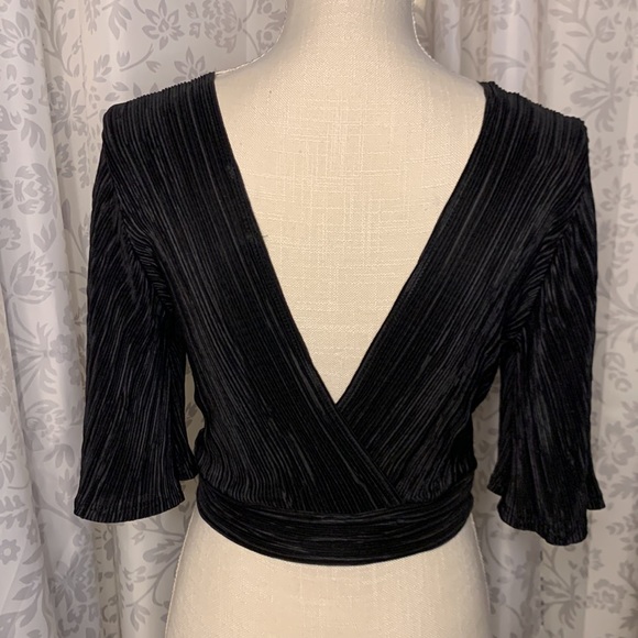 Cropped Top - Picture 2 of 3